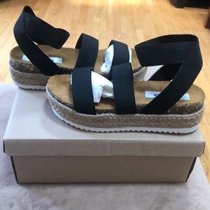 New never worn in box Steve Madden Kimme platform sandals.